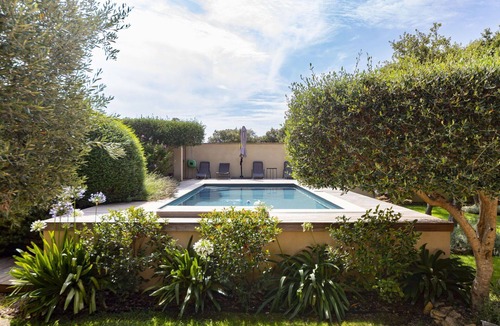 Vers-Pont-du-Gard House | Stunning private villa for 8 people with A/C, private pool, WIFI, TV, patio and pets allowed
