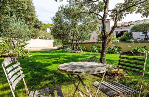 Vers-Pont-du-Gard House | Stunning private villa for 8 people with A/C, private pool, WIFI, TV, patio and pets allowed