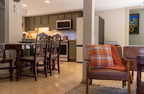 Flintstone Cottage | Stunning Private Cottage! Base of Beautiful Lookout Mtn; 10 miles to Chattanooga; Rock City, Hiking