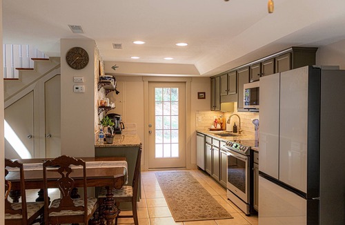 Flintstone Cottage | Stunning Private Cottage! Base of Beautiful Lookout Mtn; 10 miles to Chattanooga; Rock City, Hiking