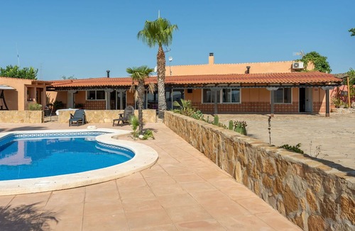 El Esparragal Villa | Stunning private villa with WIFI, private pool, A/C, TV, terrace, pets allowed and parking