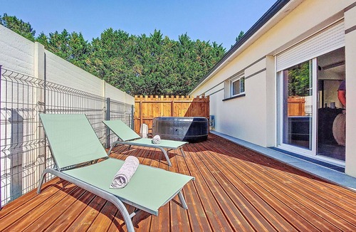 Lesparre-Medoc House | Stunning private villa for 4 people with A/C, TV and terrace