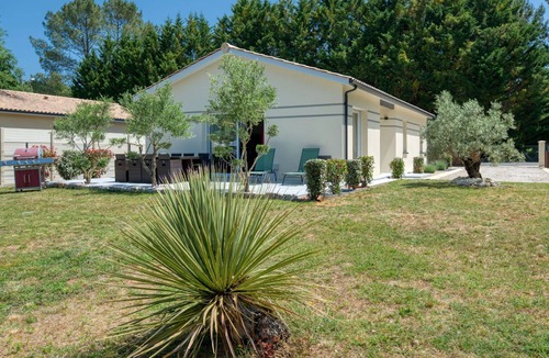 Lesparre-Medoc House | Stunning private villa for 4 people with A/C, TV and terrace