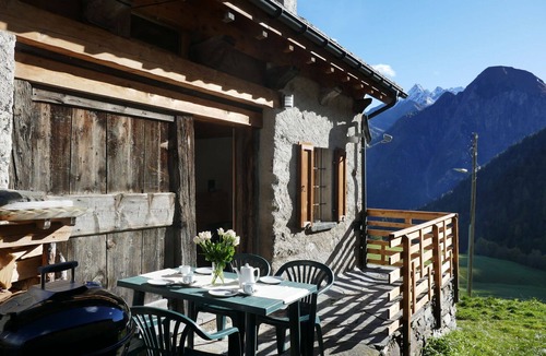 Blenio House | Stunning private villa for 5 guests with WIFI, TV, pets allowed and panoramic view