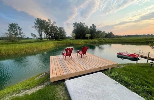 Severn Cottage | Stunning Private Cottage with beautiful Pond On 20 Acre Property