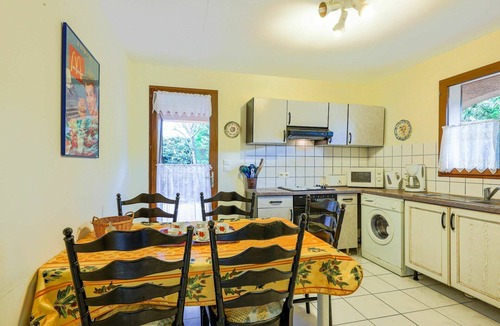 Salles-d'Aude House | Stunning private villa for 10 guests with WIFI, TV, terrace and pets allowed