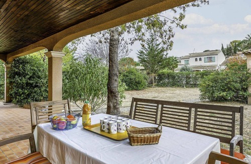 Salles-d'Aude House | Stunning private villa for 10 guests with WIFI, TV, terrace and pets allowed