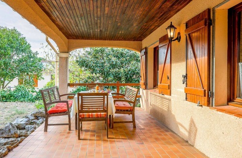 Salles-d'Aude House | Stunning private villa for 10 guests with WIFI, TV, terrace and pets allowed