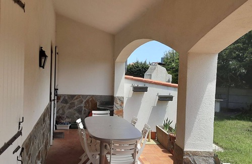 Pollestres Villa | Stunning private villa for 6 guests with TV, patio and parking