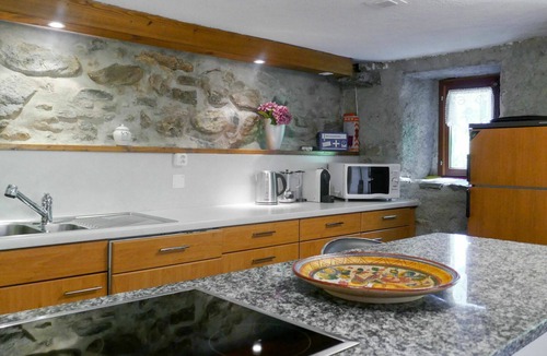 Negrentino House | Stunning private villa for 5 guests with WIFI, TV, patio, pets allowed and panoramic view