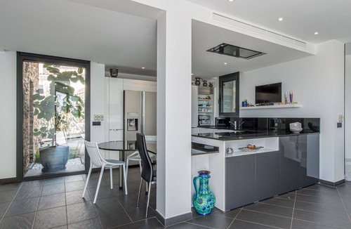 El Mas Isaac Villa | Stunning private villa for 8 guests with A/C, private pool, WIFI, TV, patio and parking
