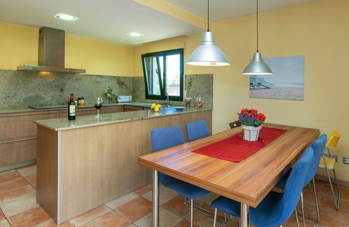 Ullastret House | Stunning private villa for 8 people with WIFI, A/C, private pool, TV, patio and pets allowed