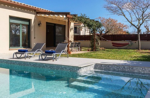Ullastret House | Stunning private villa for 8 people with WIFI, A/C, private pool, TV, patio and pets allowed