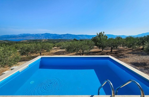 Praznica House | Stunning private villa for 5 guests with WIFI, private pool, A/C, TV, terrace and panoramic view