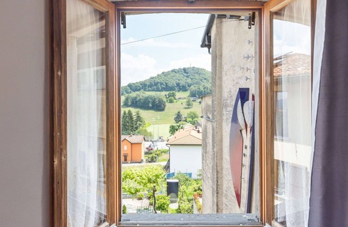 Novaggio House | Stunning private villa for 5 people with patio