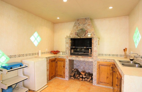 La Goba House | Stunning private villa for 6 people with WIFI, private pool, TV, patio and pets allowed