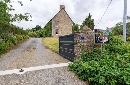 Vessey House | Stunning private villa for 8 people with WIFI, TV, pets allowed and parking