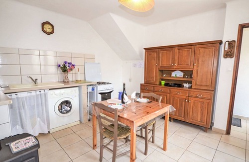 Montreal House | Stunning private villa for 2 guests with TV, patio, pets allowed and panoramic view