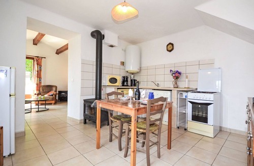 Montreal House | Stunning private villa for 2 guests with TV, patio, pets allowed and panoramic view