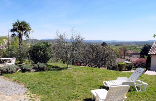 Montreal House | Stunning private villa for 2 guests with TV, patio, pets allowed and panoramic view