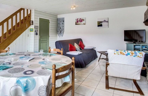 Plerguer House | Stunning private villa for 4 people with WIFI, TV, terrace, pets allowed and parking
