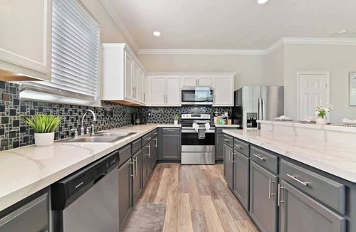 Legacy Park House | Stunning Private Villa with Pool and Spa