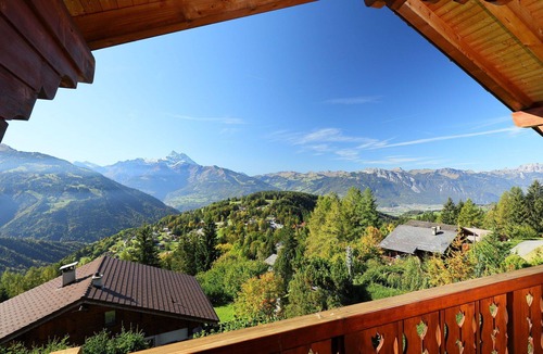 Barboleusaz House | Stunning private villa for 8 people with WIFI, TV and terrace