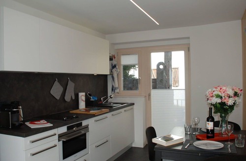 Minusio House | Stunning private villa for 4 guests with WIFI, A/C, TV, patio, pets allowed and panoramic view