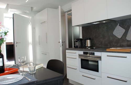 Minusio House | Stunning private villa for 4 guests with WIFI, A/C, TV, patio, pets allowed and panoramic view