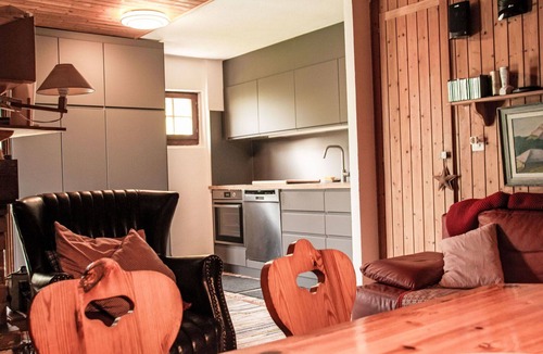 Moleson House | Stunning private villa for 4 guests with terrace and panoramic view