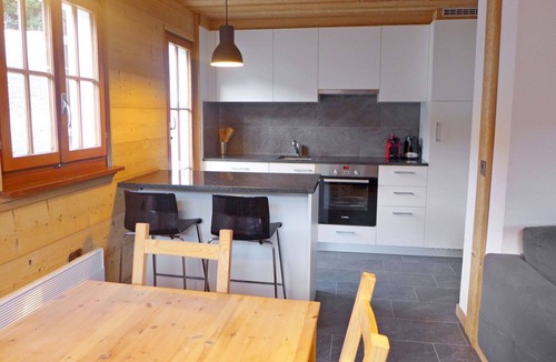 Moleson House | Stunning private villa for 6 people with WIFI, TV, patio, pets allowed and panoramic view
