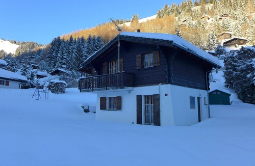 Moleson House | Stunning private villa for 6 people with WIFI, TV, patio, pets allowed and panoramic view
