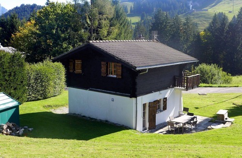 Moleson House | Stunning private villa for 6 people with WIFI, TV, patio, pets allowed and panoramic view