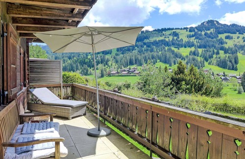 Schoenried House | Stunning private villa for 12 people with WIFI, TV, patio, pets allowed and panoramic view