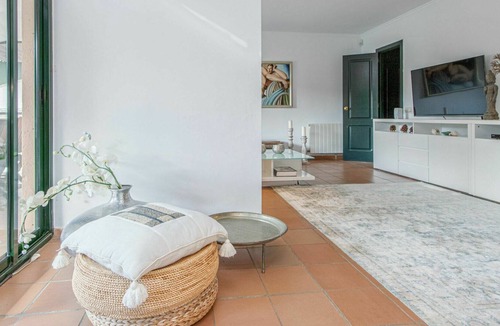Navata House | Stunning private villa for 4 guests with A/C, private pool, TV, patio and parking