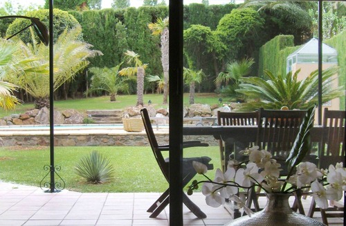 Navata House | Stunning private villa for 4 guests with A/C, private pool, TV, patio and parking