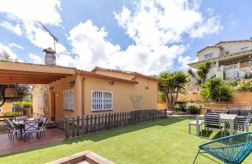 Cunit House | Stunning private villa for 6 guests with private pool, WIFI, TV, terrace and parking