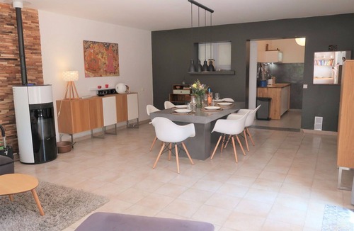 Cruis House | Stunning private villa for 6 guests with private pool, WIFI, TV, terrace and pets allowed
