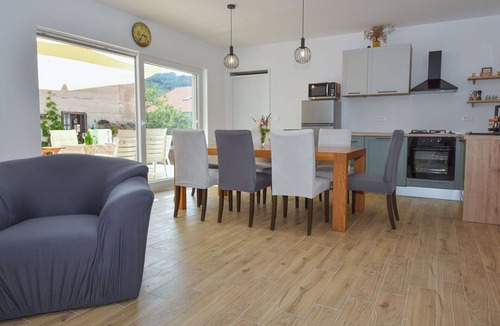 Veli Iz House | Stunning private villa for 6 people with WIFI, A/C, TV, terrace and pets allowed