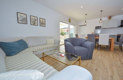 Veli Iz House | Stunning private villa for 6 people with WIFI, A/C, TV, terrace and pets allowed