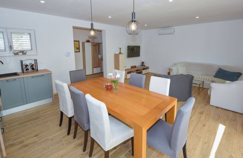 Veli Iz House | Stunning private villa for 6 people with WIFI, A/C, TV, terrace and pets allowed