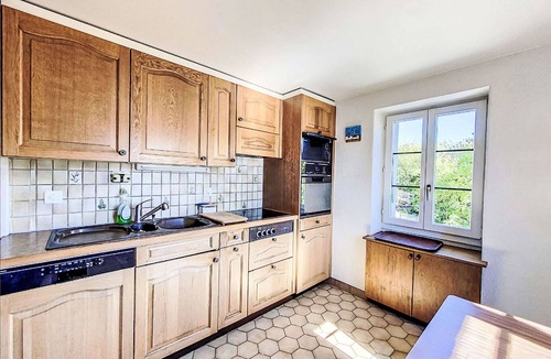 Lens House | Stunning private villa for 10 guests with WIFI, TV, balcony and panoramic view