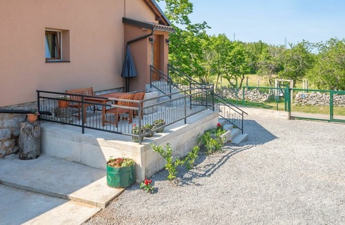 Vratarusa House | Stunning private villa for 5 guests with WIFI, private pool, TV, terrace and parking