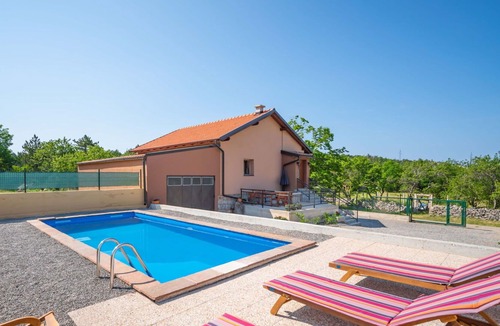 Vratarusa House | Stunning private villa for 5 guests with WIFI, private pool, TV, terrace and parking