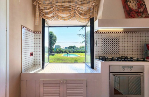 Katoro Villa | Stunning private villa for 8 people with A/C, private pool, WIFI, TV, terrace and pets allowed