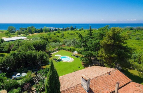 Katoro Villa | Stunning private villa for 8 people with A/C, private pool, WIFI, TV, terrace and pets allowed