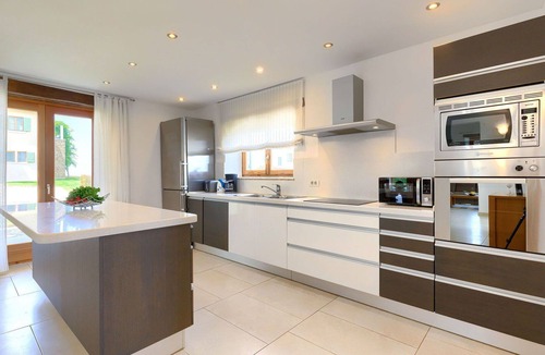 Baredine Villa | Stunning private villa for 8 people with WIFI, private pool, A/C, TV, terrace and panoramic view