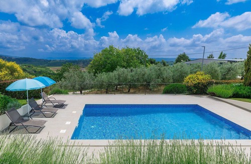 Baredine Villa | Stunning private villa for 8 people with WIFI, private pool, A/C, TV, terrace and panoramic view