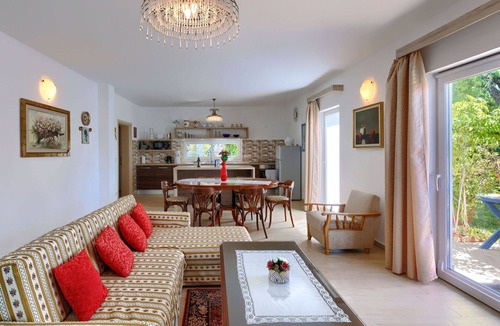 Valica House | Stunning private villa for 10 guests with WIFI, A/C, private pool, TV, terrace and panoramic view