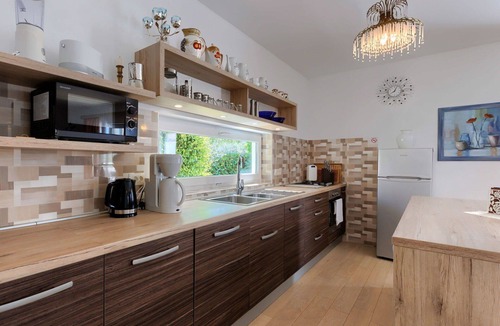 Valica House | Stunning private villa for 10 guests with WIFI, A/C, private pool, TV, terrace and panoramic view